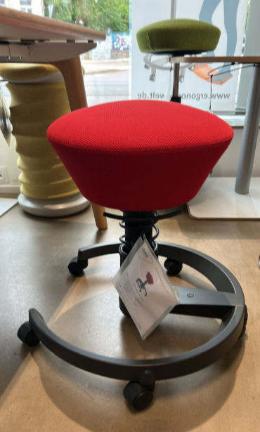 AERIS Swopper auf Rollen mit Meshbezug