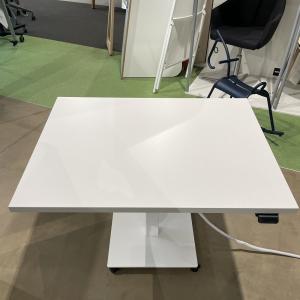 Office Plus mobiler, akkubetriebener, höhenverstellbarer Arbeitstisch auf Rollen